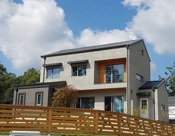 House finish in contemporary style