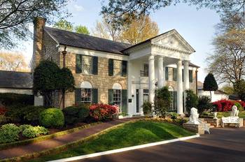 Beautiful house in Palladian  style