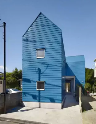 Blue Minimalism: Vertical Facade with Horizontal Cladding
