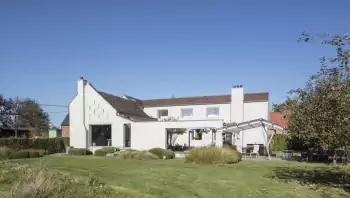 White Minimalist Facade: Harmony of Tradition and Modernity