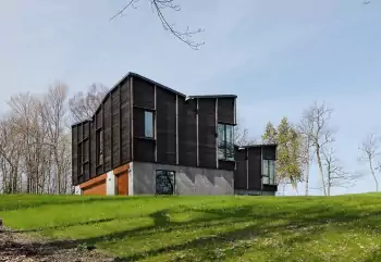 Dynamic Wooden Façade: Contrasting Composition with Vertical Slats