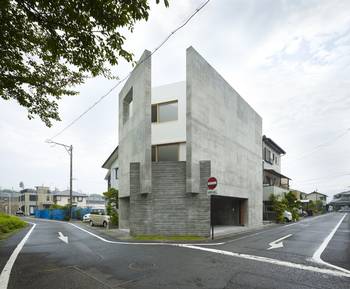 Cladding of concrete facade