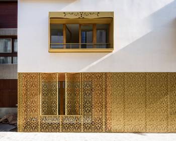 Details of brown facade