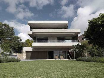 Option of concrete facade cladding