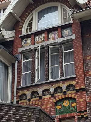 Option of arcs on house facade