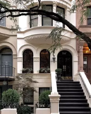 Elegant Neoclassical Townhouse Façade with Arched Elements