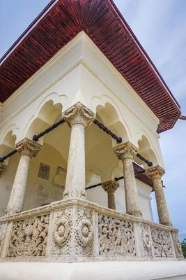 House facade with pillars