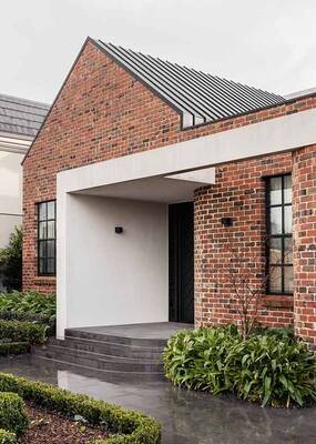 House finish in contemporary style