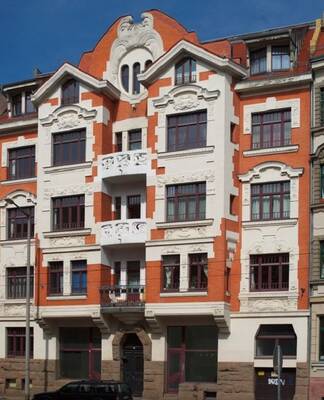 Elegant Bichromatic Art Nouveau Façade with Neo-classical Elements