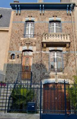 Stone Facade with Turquoise Accents: A Blend of Rustic and Elegant