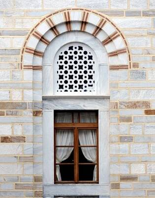 Bichromatic Arched Facade with Decorative Ventilation Grille