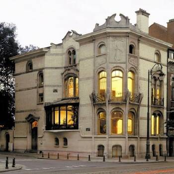 Elegant Art Nouveau corner facade with an expressive bay window