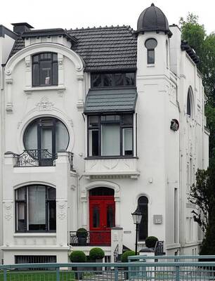 Facade decoration in Art Nouveau style