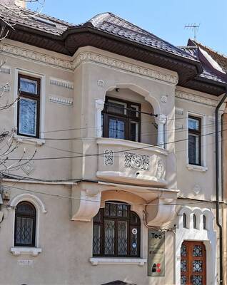 Elegant Art Nouveau façade with Neo-Romanian elements