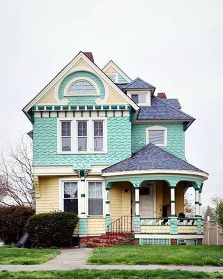 Cottage variant in Victorian style