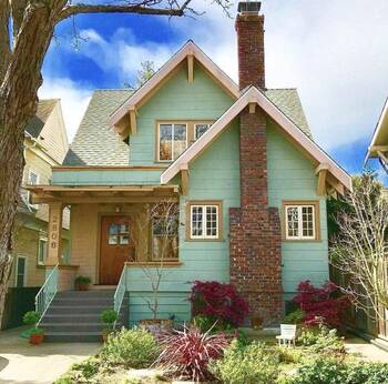 Mint-green Craftsman Facade: Harmony of Textures and Proportions