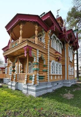 Facade decoration in Russian Mansion style