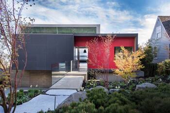 Contrasting Modernist Façade: Black-Red Geometry in Dialogue with Nature