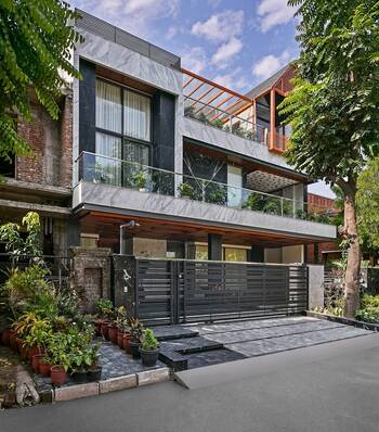 Modern Marble Facade with Wooden Accents: Textural Contrast in Urban Architecture