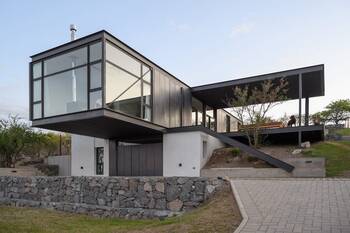 Modern Cantilevered Façade with Contrasting Material Combination