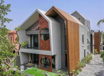 House finish in contemporary style