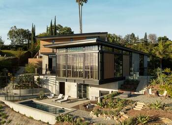 Modern Modernist Facade with Wood and Concrete Contrast in California Landscape Design