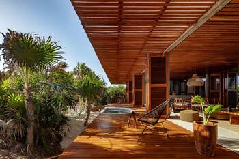 Tropical Minimalism: Wooden Facade with Bioclimatic Elements