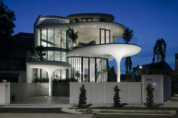 Futuristic Facade with Flowing Lines: Modern Mansion with Organic Architecture