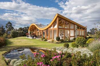 Organic Façade with Wave-like Roof: Modern Eco-House in Harmony with Nature