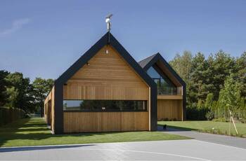 Barnhouse style of cottage facade