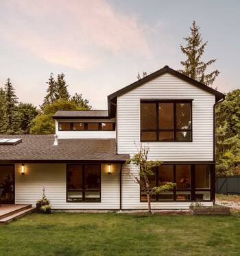 Facade decoration in Craftsman style