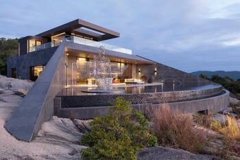 Cascading Facade of Modern Villa with Cantilevered Projection in Rocky Landscape