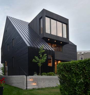 Minimalist Black Façade with Contrasting Geometric Volumes