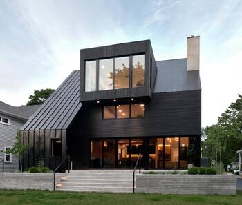 Modern Black Facade: Minimalism and Drama in Asymmetrical Architecture