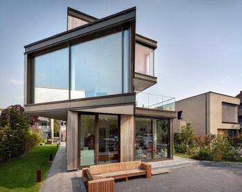 Minimalist Facade with Cantilevered Extension: Contemporary House with Panoramic Glass