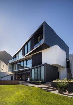 Contrasting Dynamic Facade with Cantilever Elements: Balance of Black and White in Modern Architecture