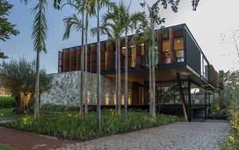 Tropical Minimalism: Contrasting Facade with Natural Landscape Integration