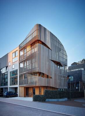 Dynamic wooden façade: contemporary architecture with vertical louvers