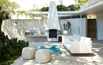 Minimalist White Facade with Stone Texture: Harmony of Nature and Contemporary Design