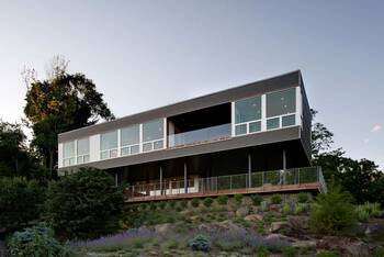 Minimalist facade with horizontal louvers: contemporary hillside house