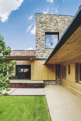 Prairie school style of cottage facade