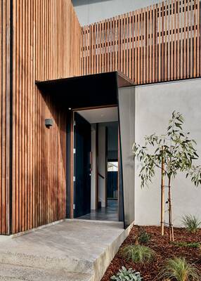 House finish in Oriental style