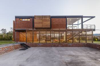 House finish in prairie school style