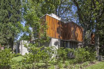 Beautiful house in prairie school style