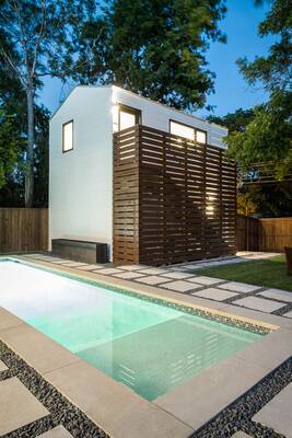 Modern white facade with wooden lattice detail by the pool