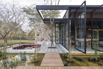 Beautiful house in prairie school style