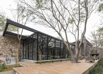 Facade decoration in prairie school style