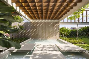 Cottage variant in prairie school style