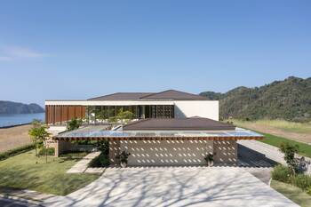 Beautiful house in prairie school style