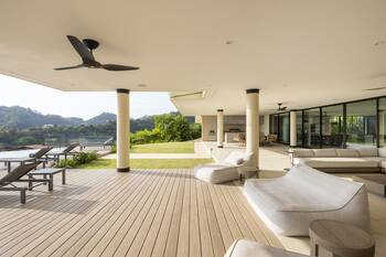 House finish in prairie school style